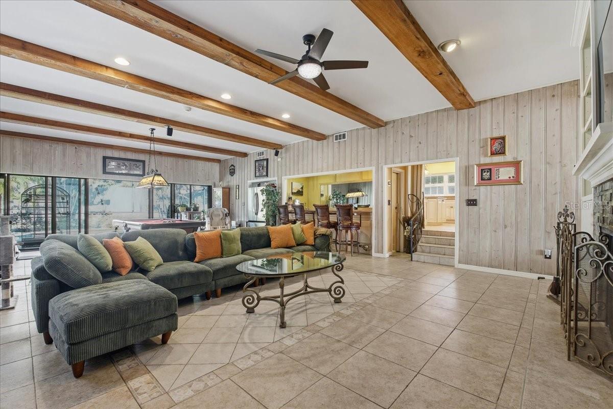 Image 5 of 100 For 208 Spring Boulevard