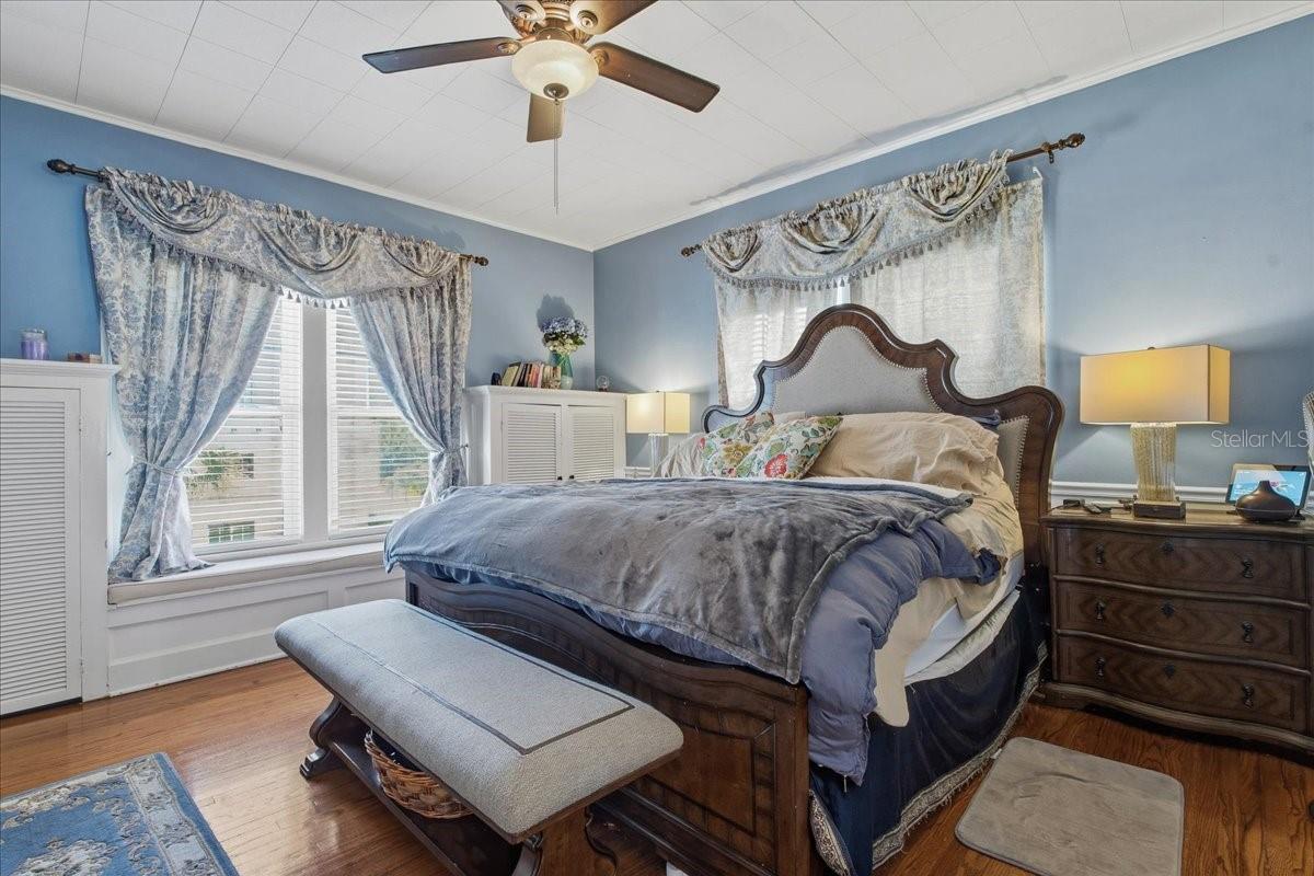 Image 51 of 100 For 208 Spring Boulevard