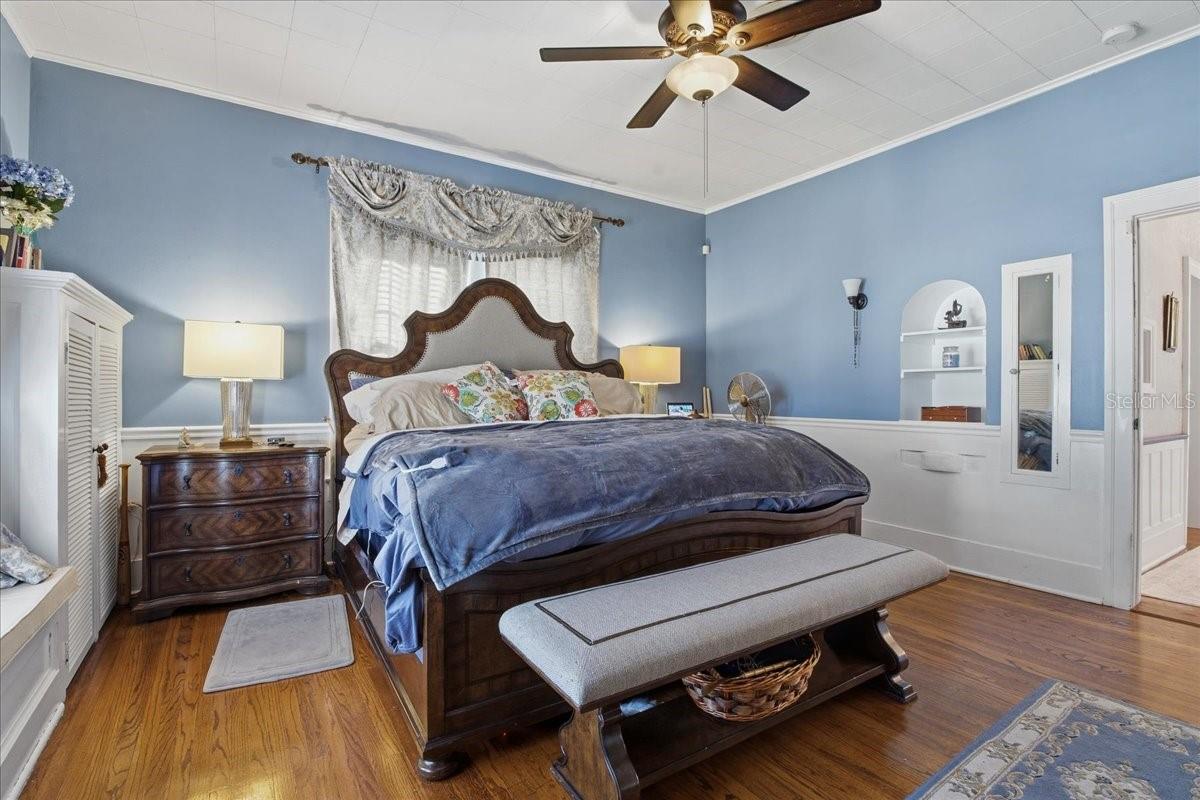 Image 52 of 100 For 208 Spring Boulevard