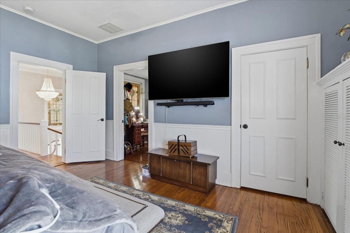 Image 54 of 100 For 208 Spring Boulevard