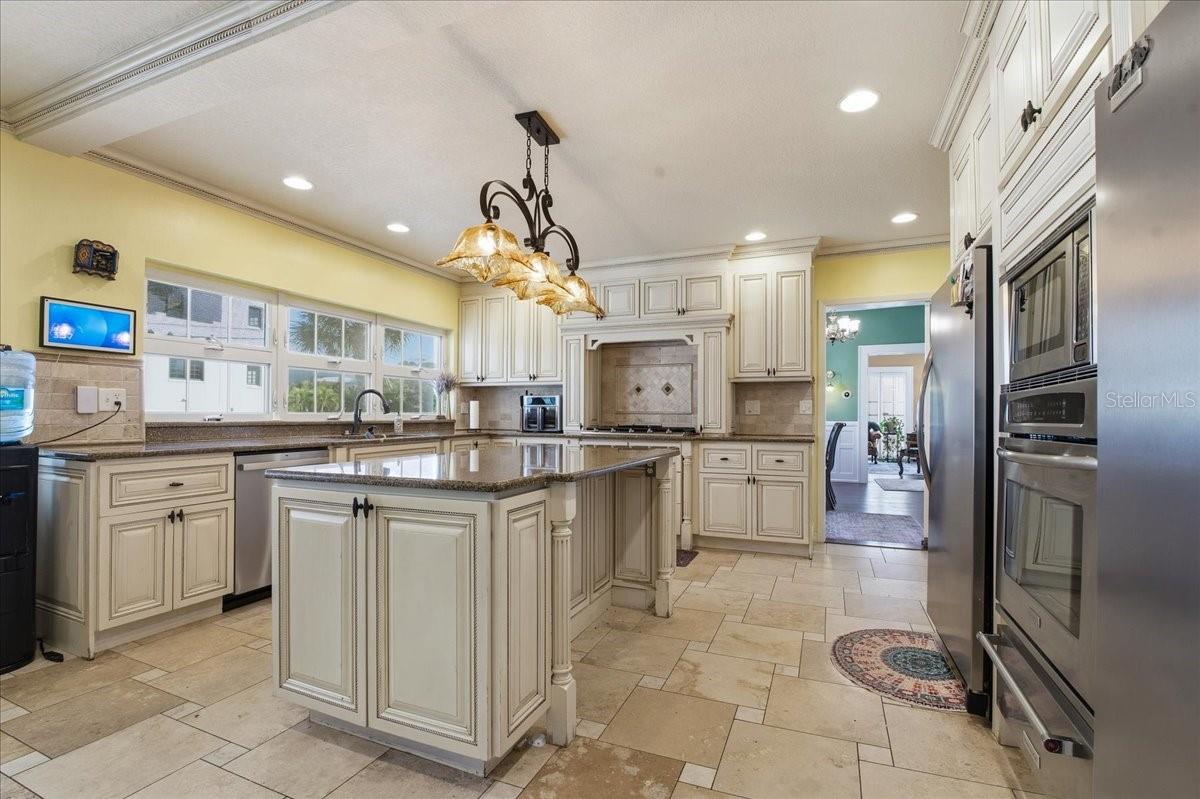 Image 6 of 100 For 208 Spring Boulevard