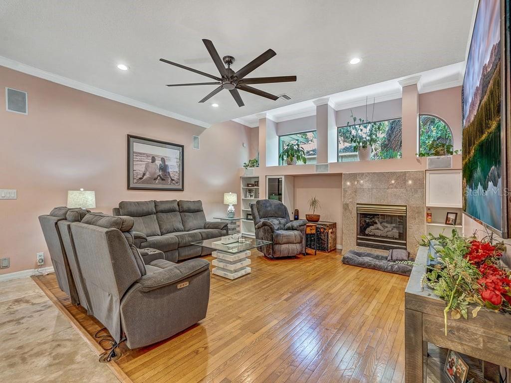 Image 14 of 72 For 8711 Crescent Forest Boulevard