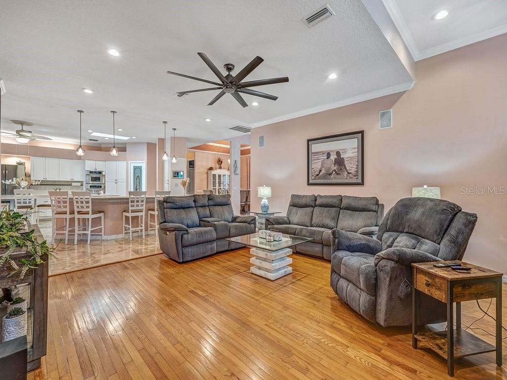 Image 15 of 72 For 8711 Crescent Forest Boulevard