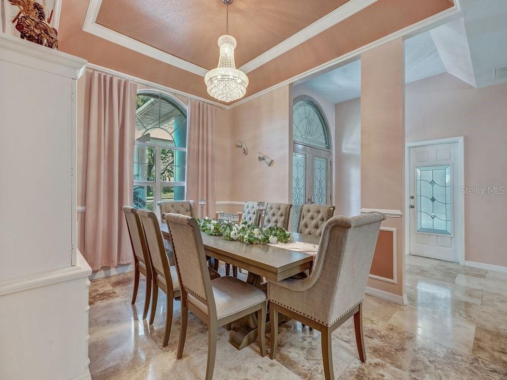 Image 18 of 72 For 8711 Crescent Forest Boulevard