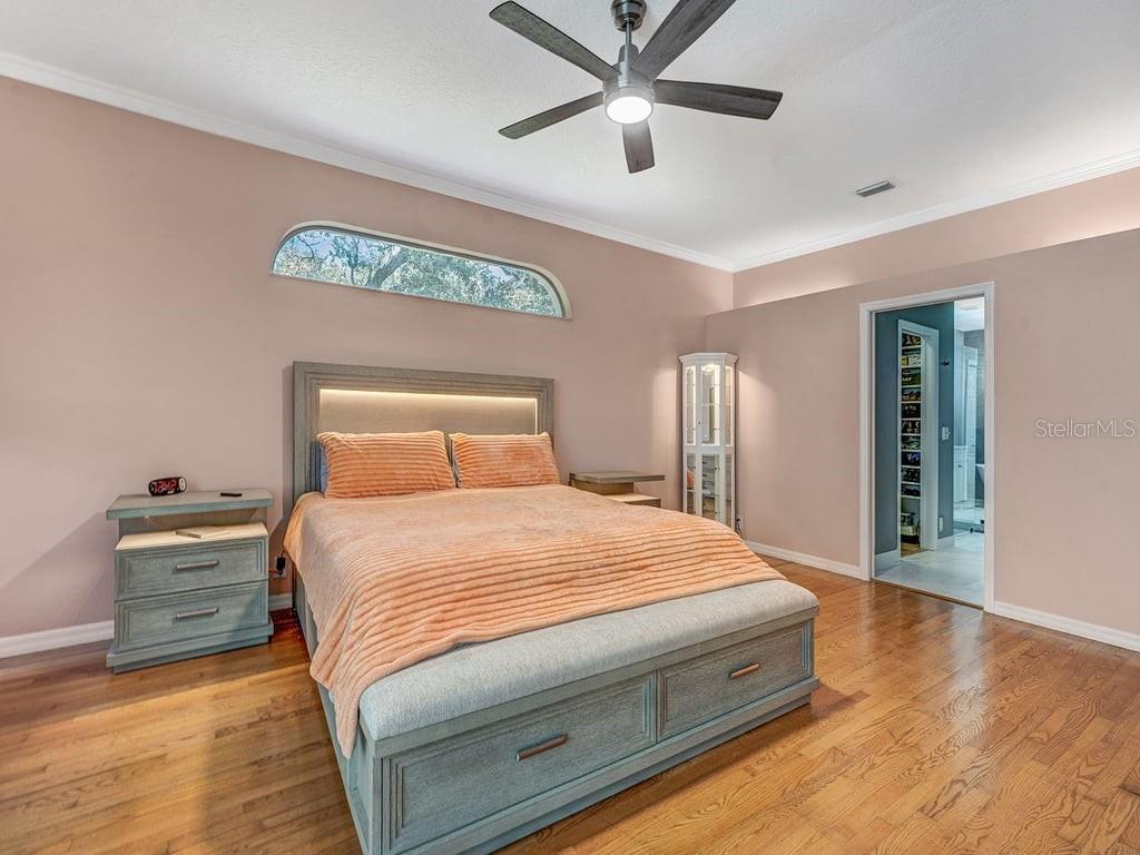 Image 21 of 72 For 8711 Crescent Forest Boulevard