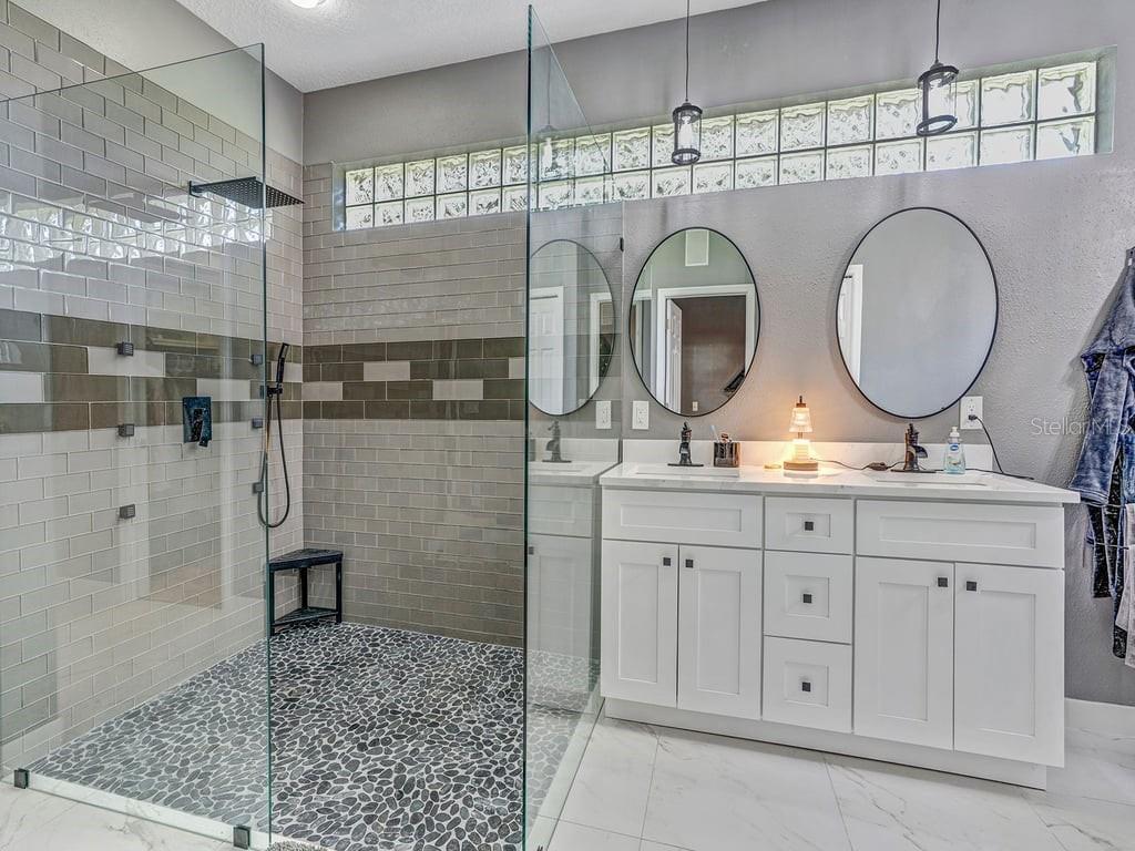 Image 23 of 72 For 8711 Crescent Forest Boulevard