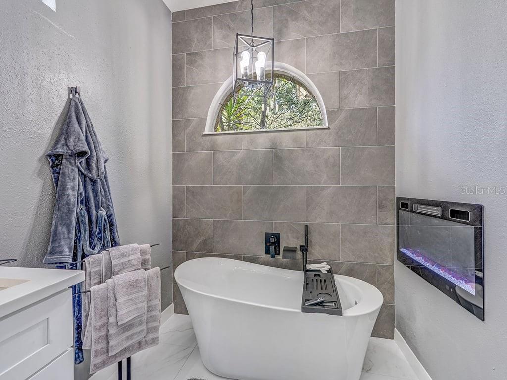 Image 24 of 72 For 8711 Crescent Forest Boulevard