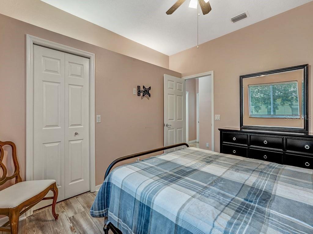 Image 36 of 72 For 8711 Crescent Forest Boulevard