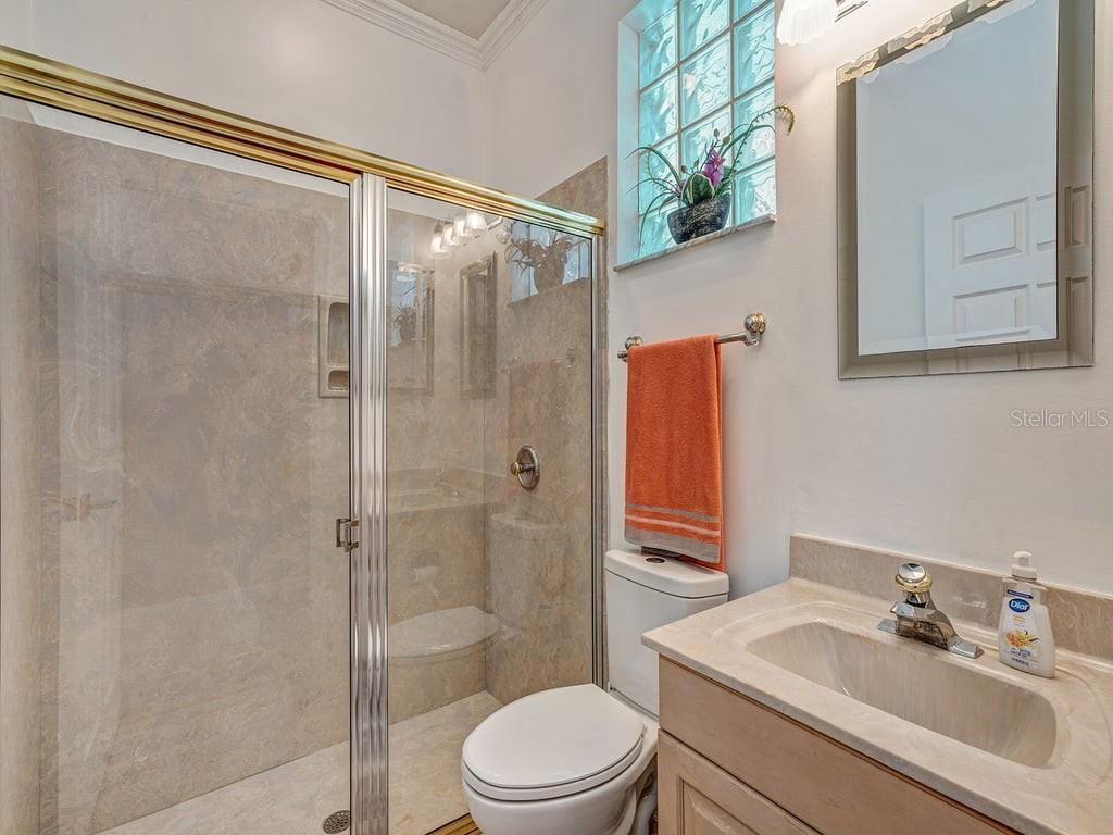 Image 40 of 72 For 8711 Crescent Forest Boulevard