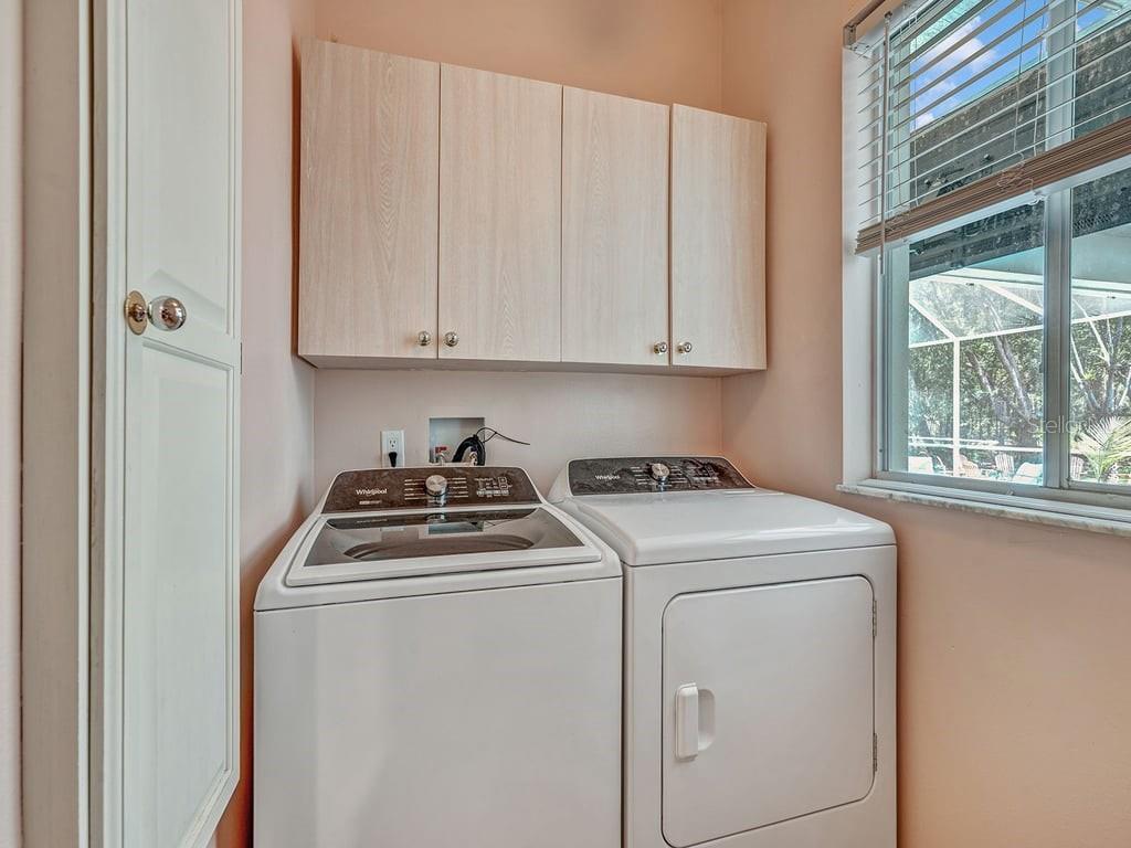 Image 41 of 72 For 8711 Crescent Forest Boulevard