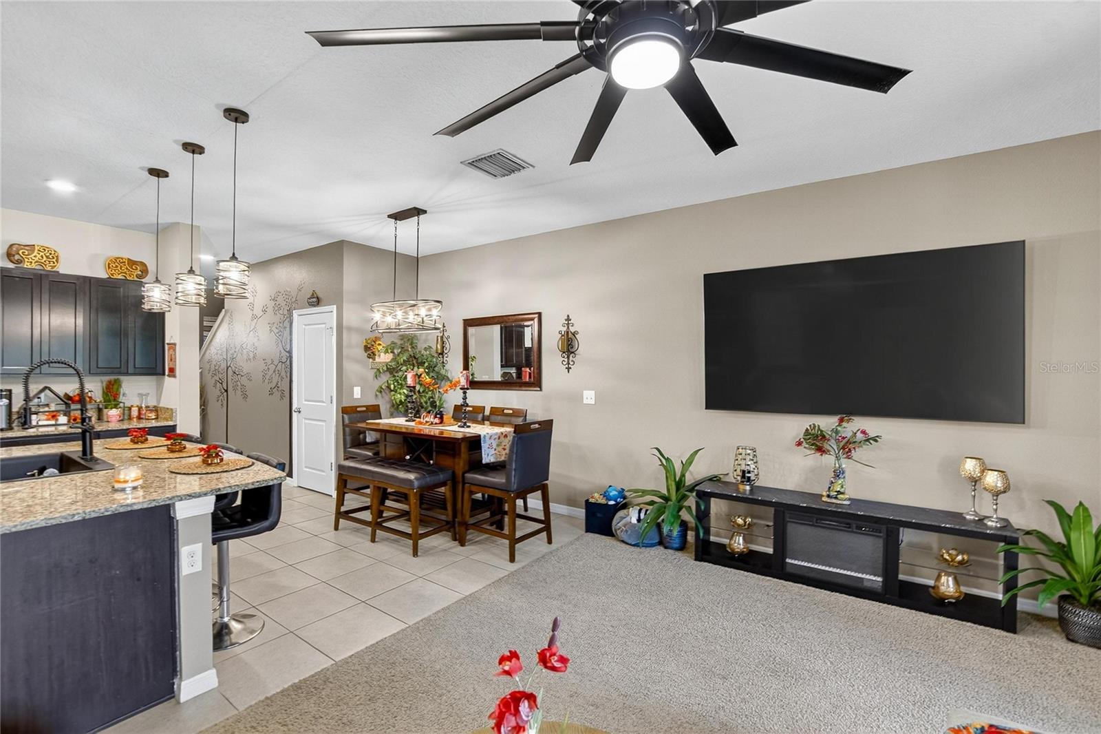 Listing photo id 14 for 8647 Falling Blue Place