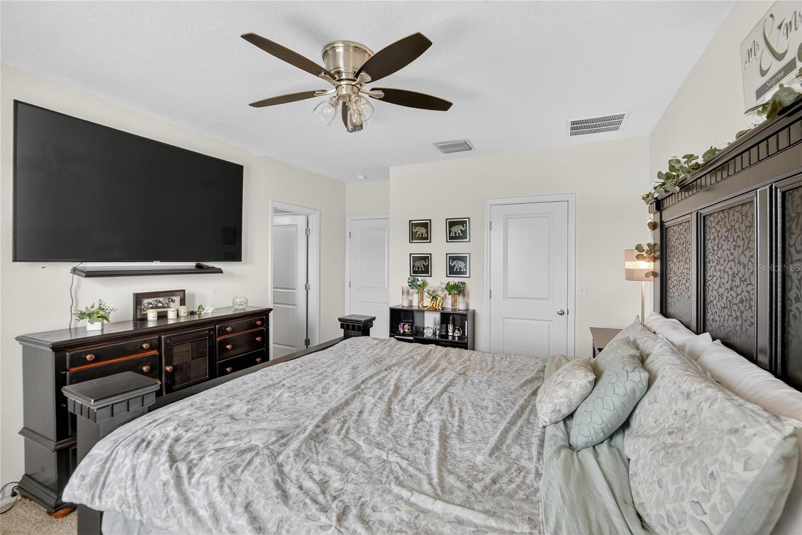 Listing photo id 23 for 8647 Falling Blue Place