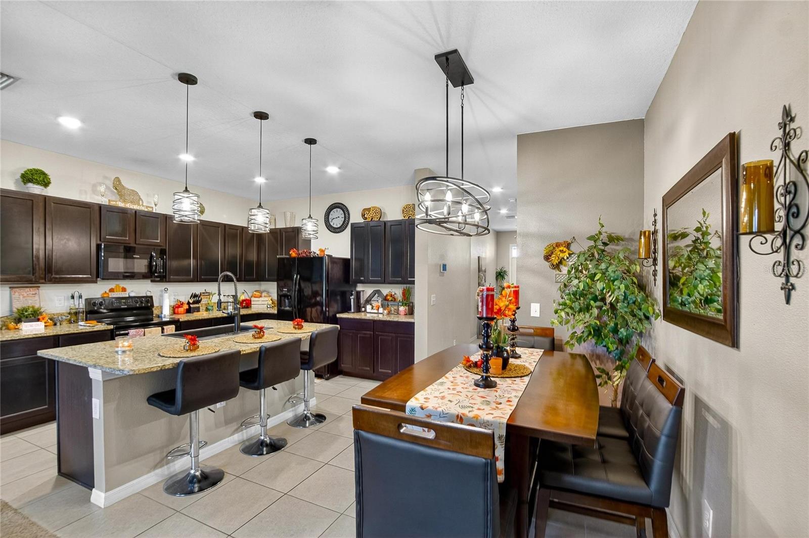 Listing photo id 7 for 8647 Falling Blue Place