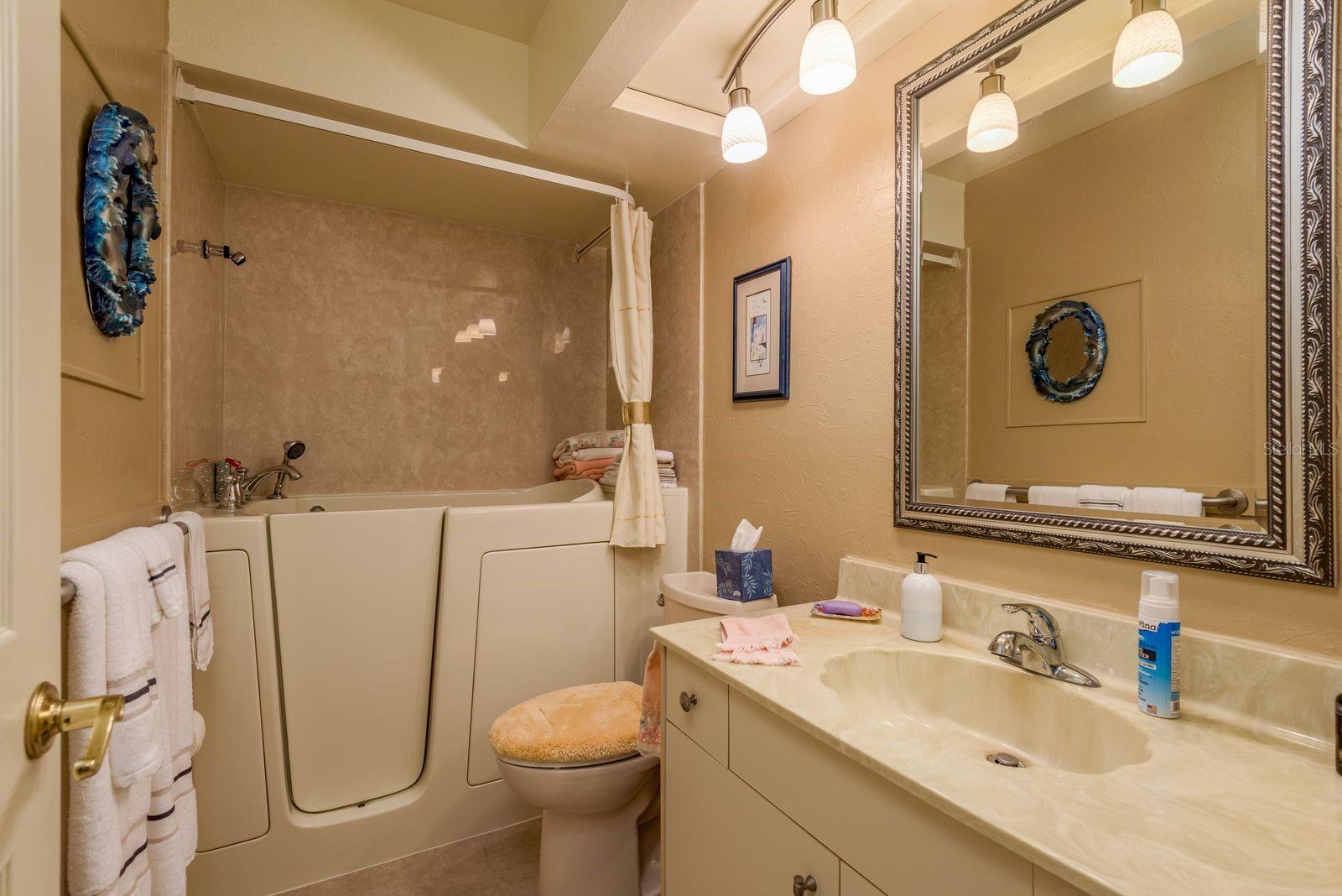 Image 21 of 29 For 3413 Rochelle Court