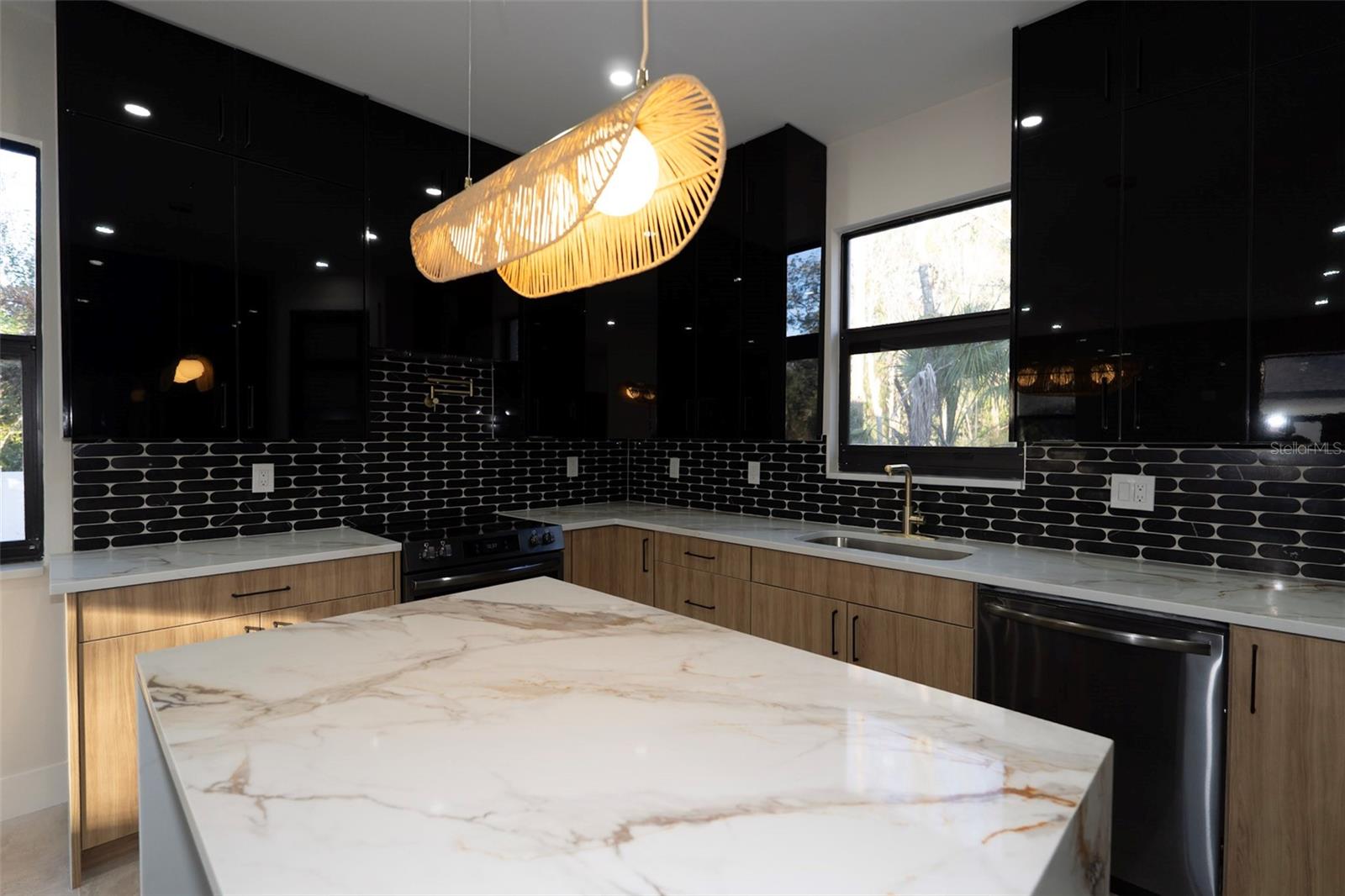 Image 23 of 50 For 7609 Amherst Street