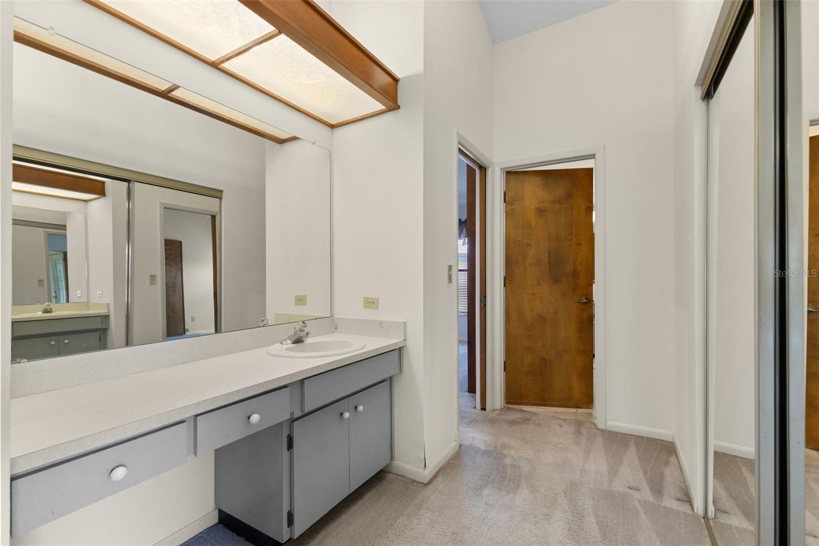 Image 17 of 31 For 2700 Sedgefield Court E