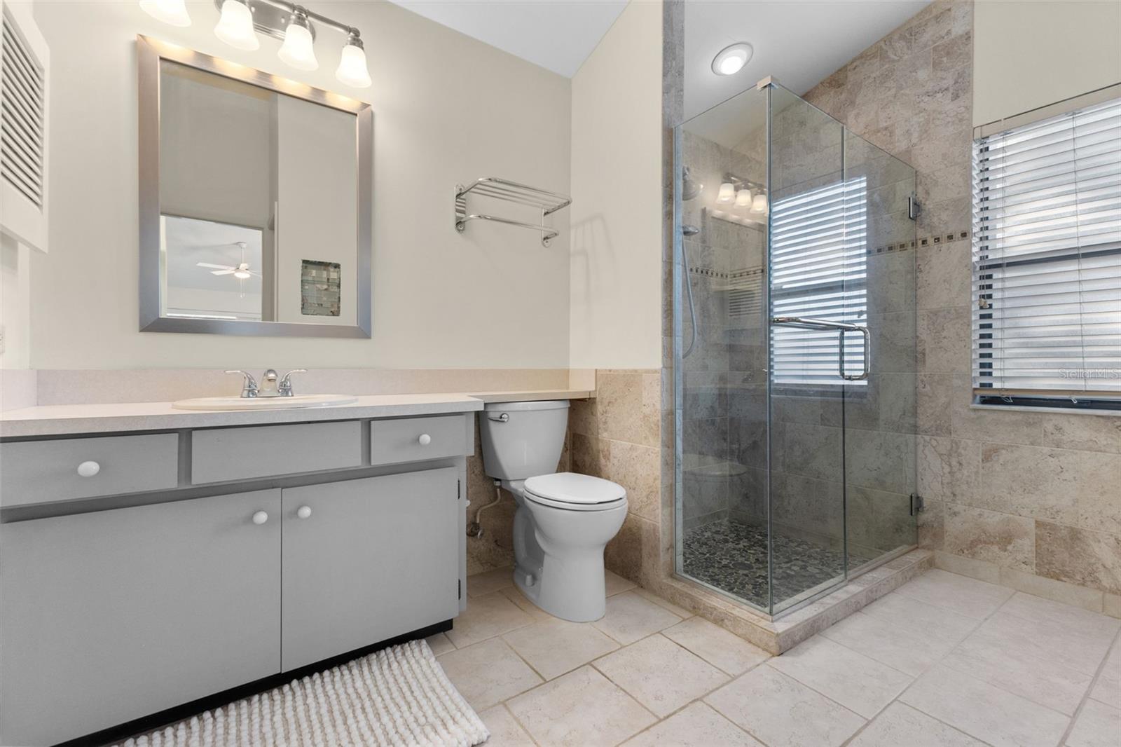 Image 18 of 31 For 2700 Sedgefield Court E