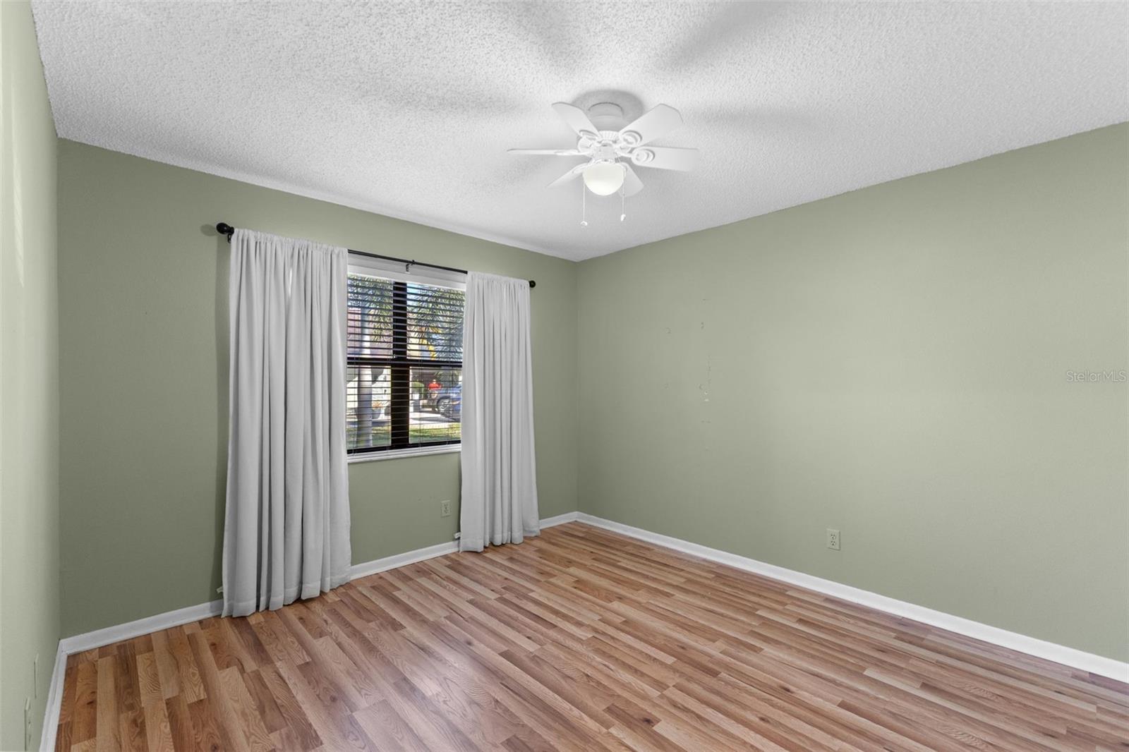 Image 20 of 31 For 2700 Sedgefield Court E