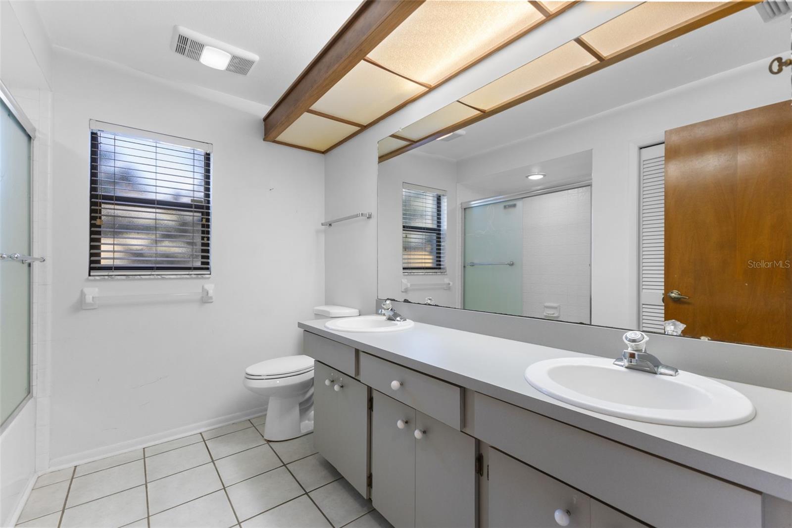 Image 23 of 31 For 2700 Sedgefield Court E