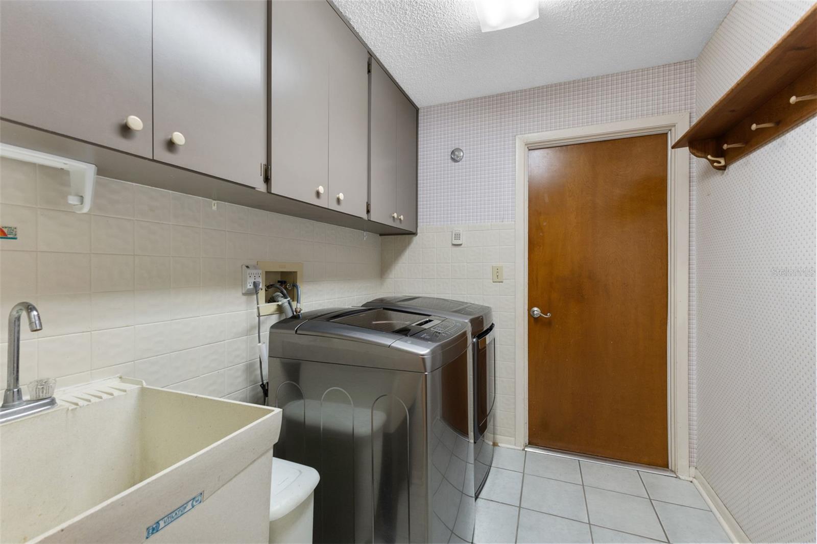 Image 24 of 31 For 2700 Sedgefield Court E