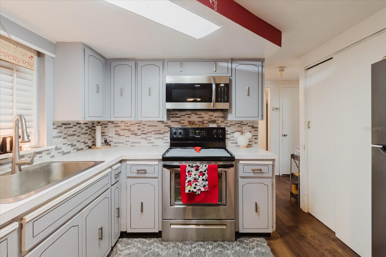 Image 27 of 78 For 9731 Rainbow Lane