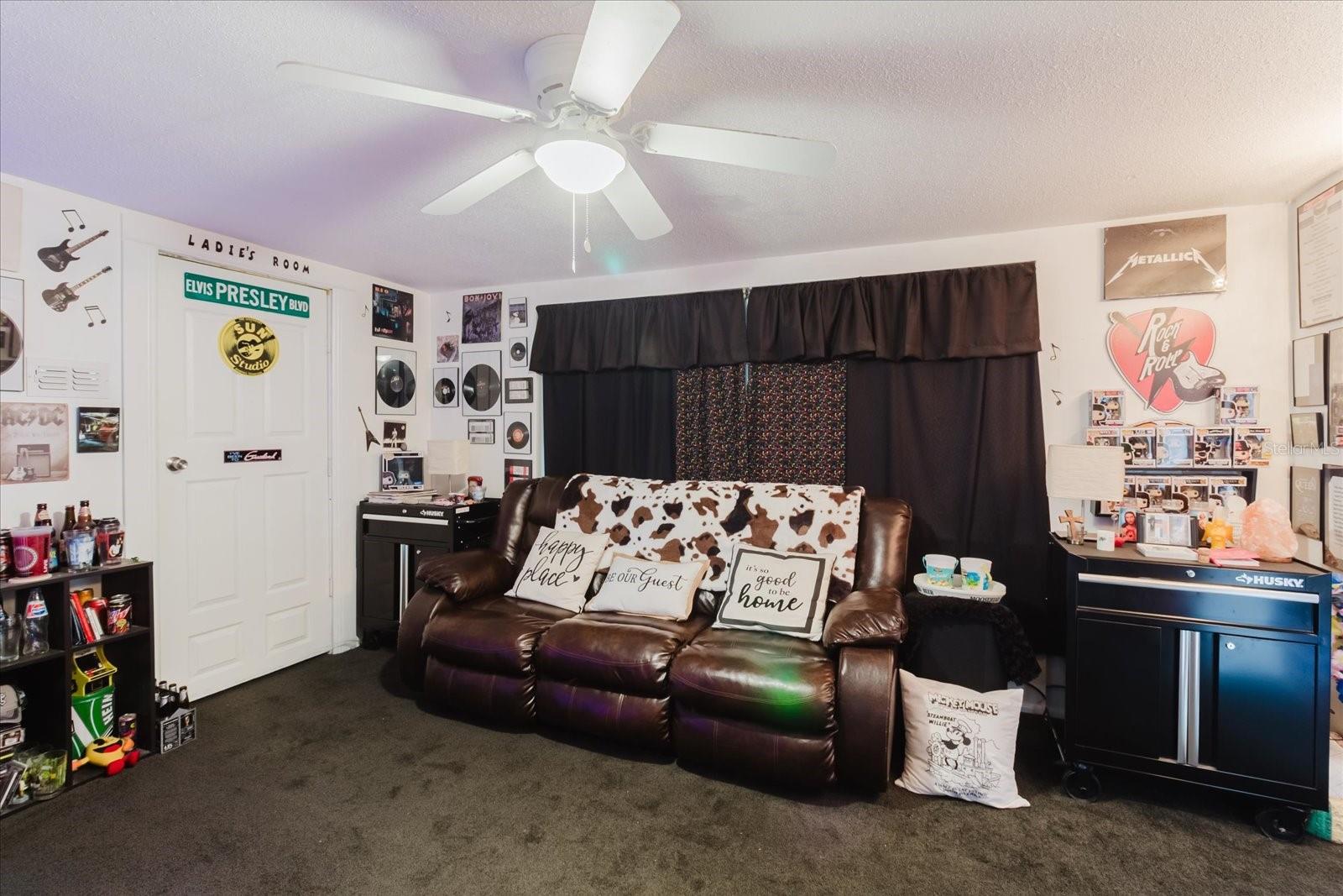 Image 34 of 78 For 9731 Rainbow Lane