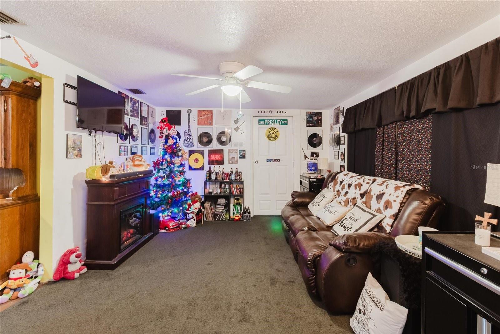 Image 35 of 78 For 9731 Rainbow Lane