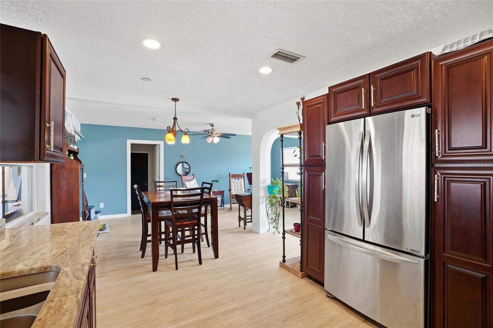 Image 11 of 40 For 2601 Oakwood Drive