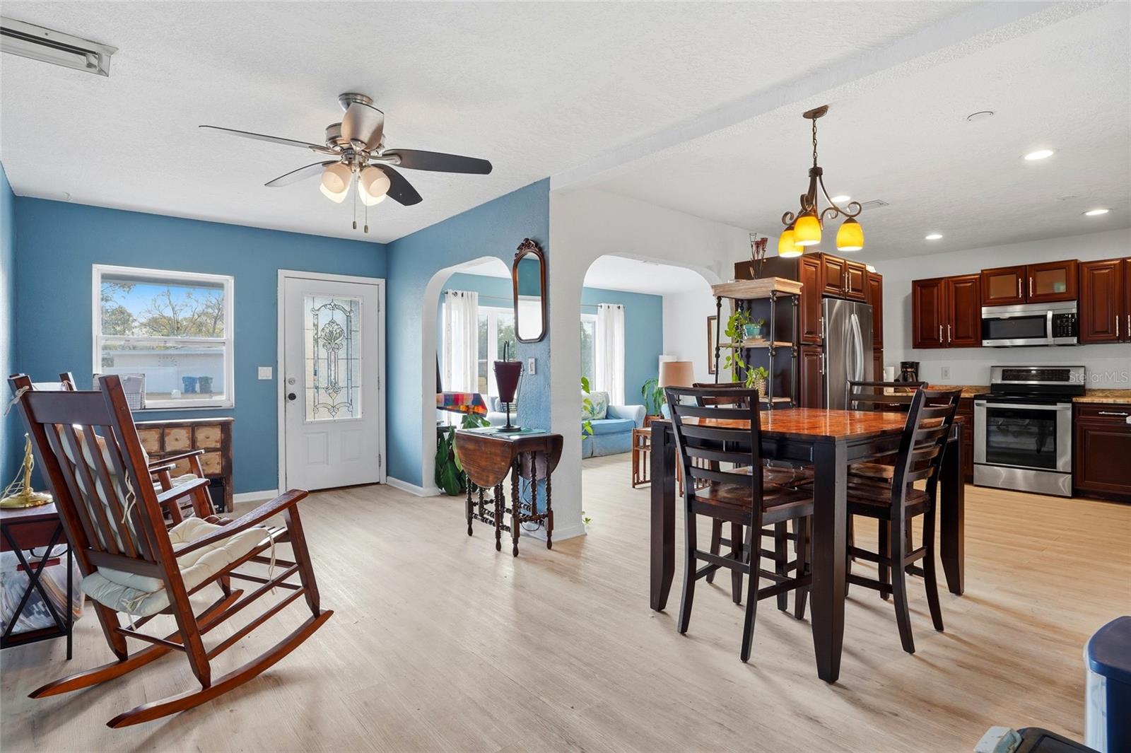 Image 6 of 40 For 2601 Oakwood Drive