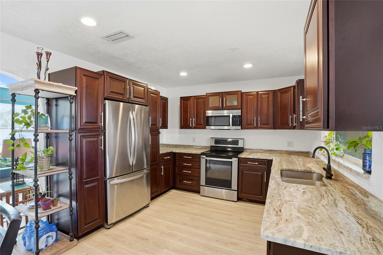 Image 9 of 40 For 2601 Oakwood Drive