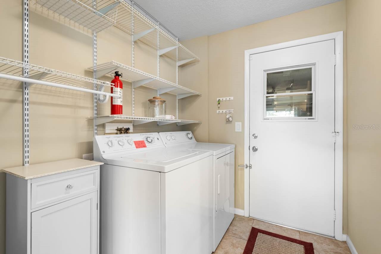 Listing photo id 17 for 2110 View Drive