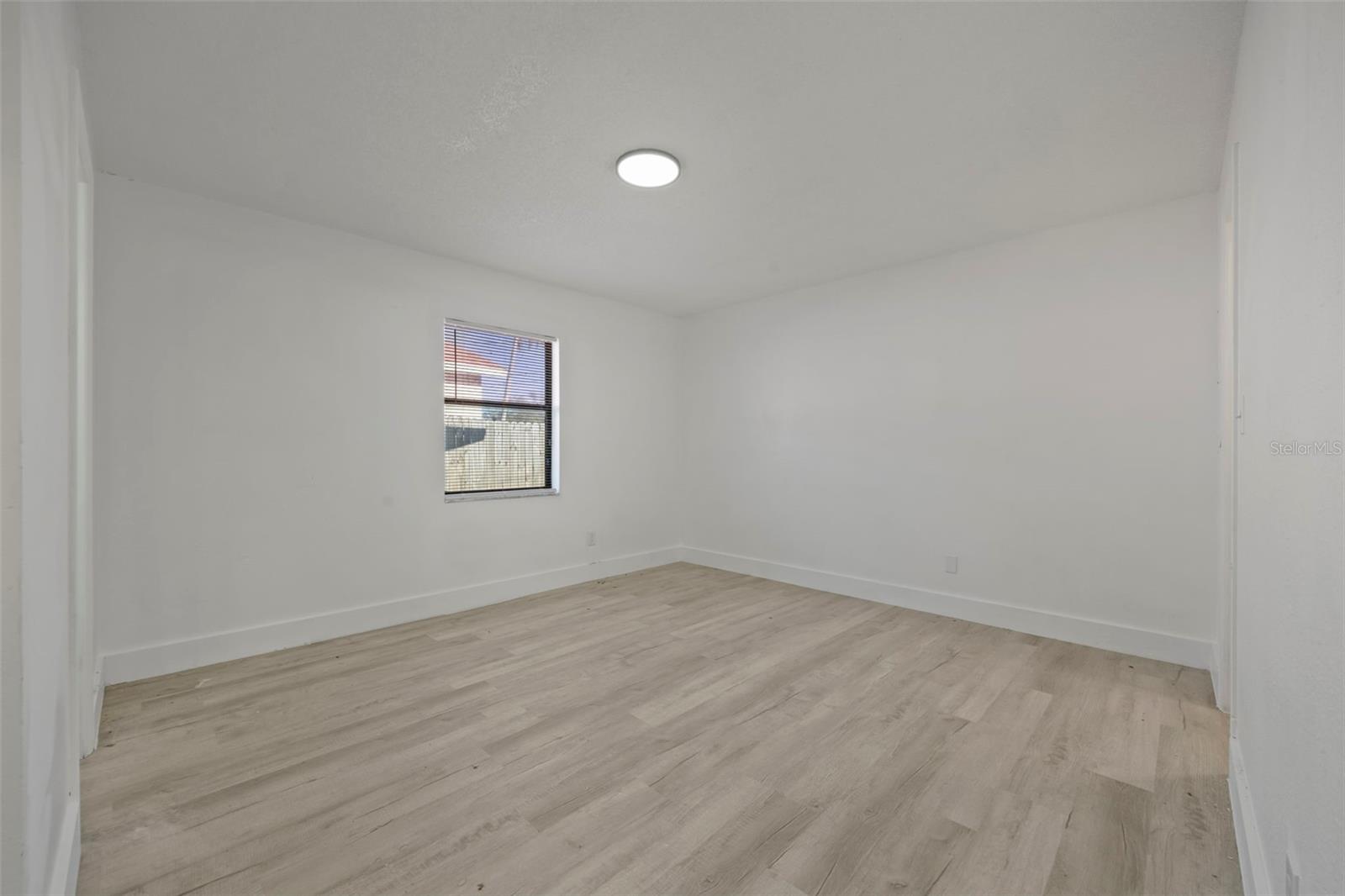 Image 17 of 47 For 3638 14th Avenue S