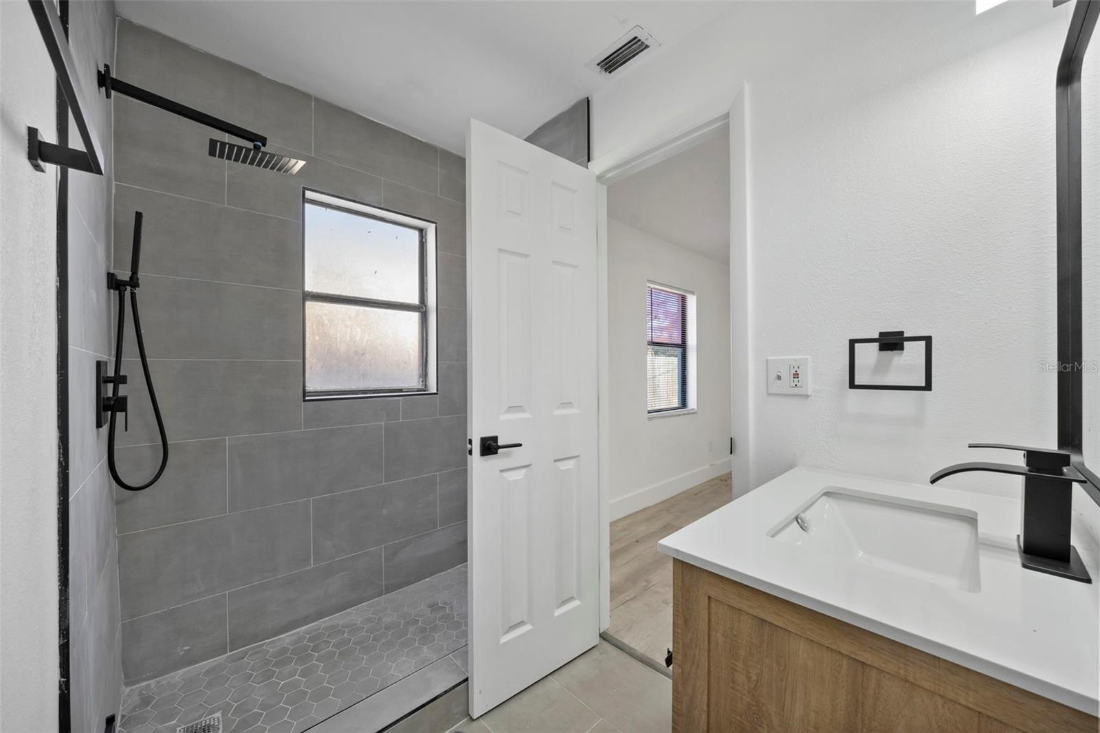 Image 21 of 47 For 3638 14th Avenue S