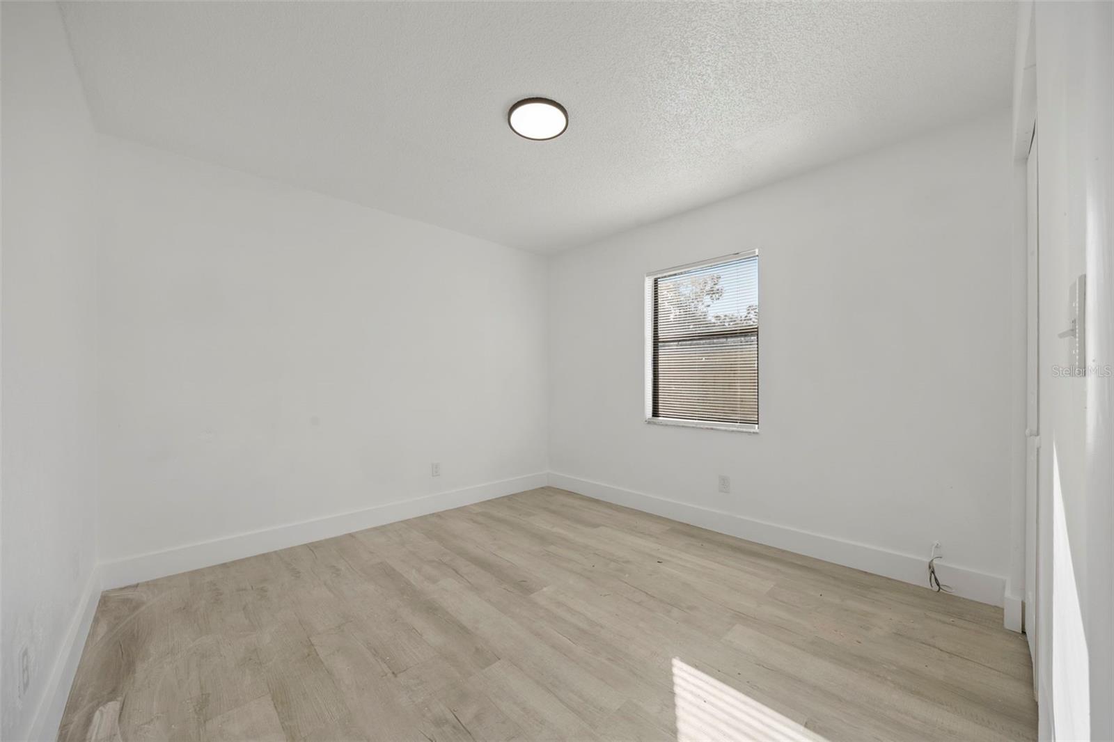 Image 22 of 47 For 3638 14th Avenue S