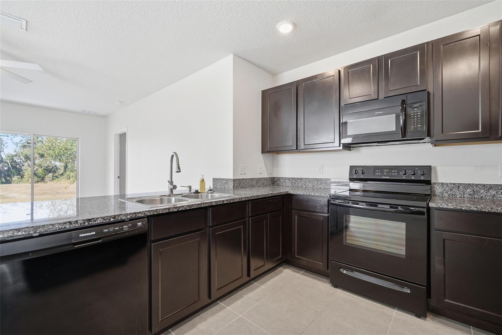 Image 31 of 68 For 11106 Leland Groves Drive