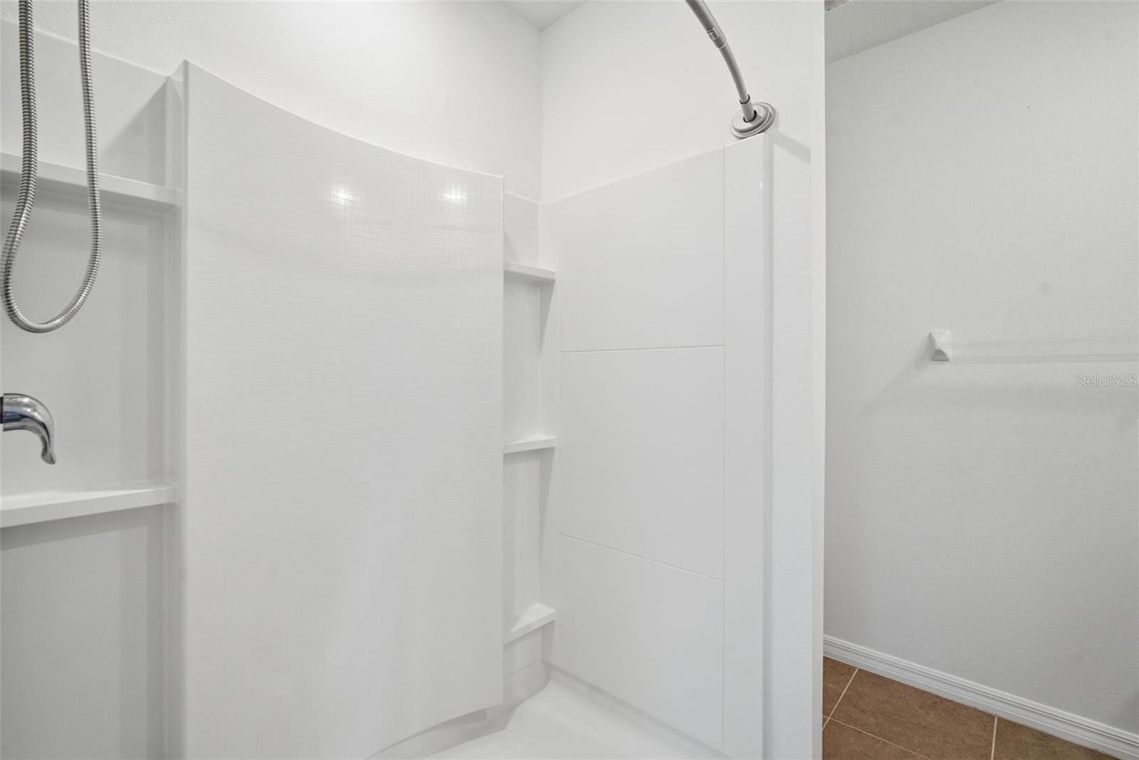 Image 34 of 68 For 11106 Leland Groves Drive