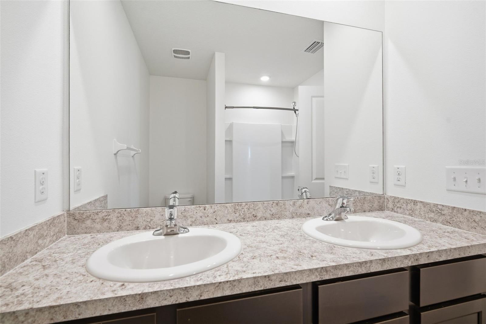 Image 35 of 68 For 11106 Leland Groves Drive