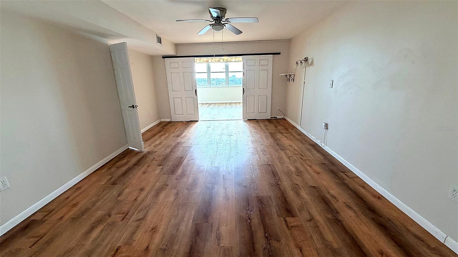 Image 10 of 32 For 5130 Brittany Drive S 807