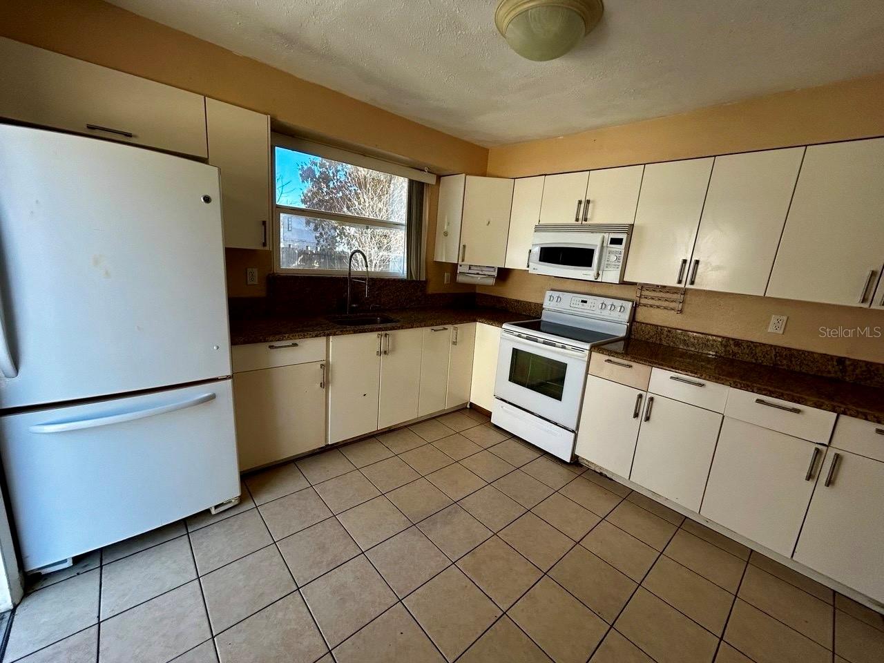 Image 3 of 8 For 413 Magnolia Avenue