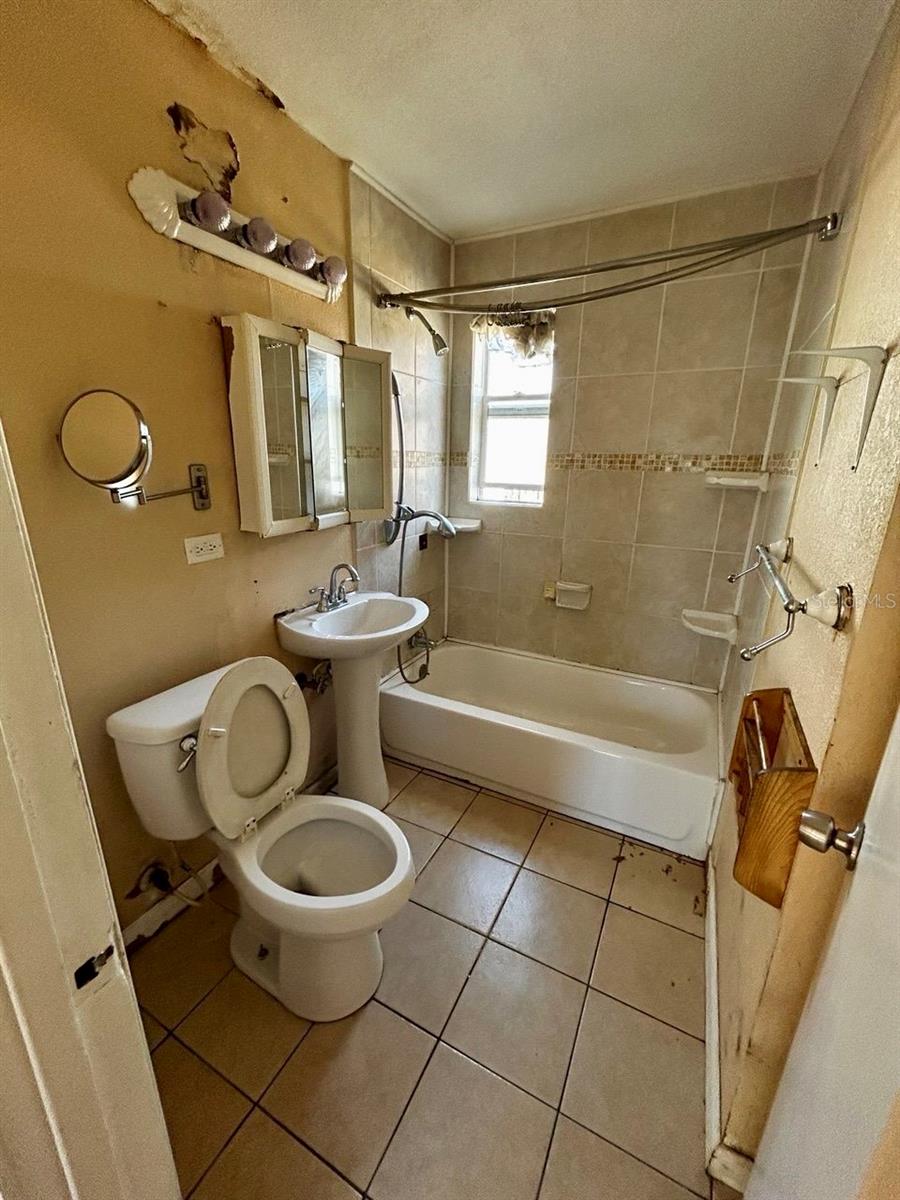 Image 6 of 8 For 413 Magnolia Avenue