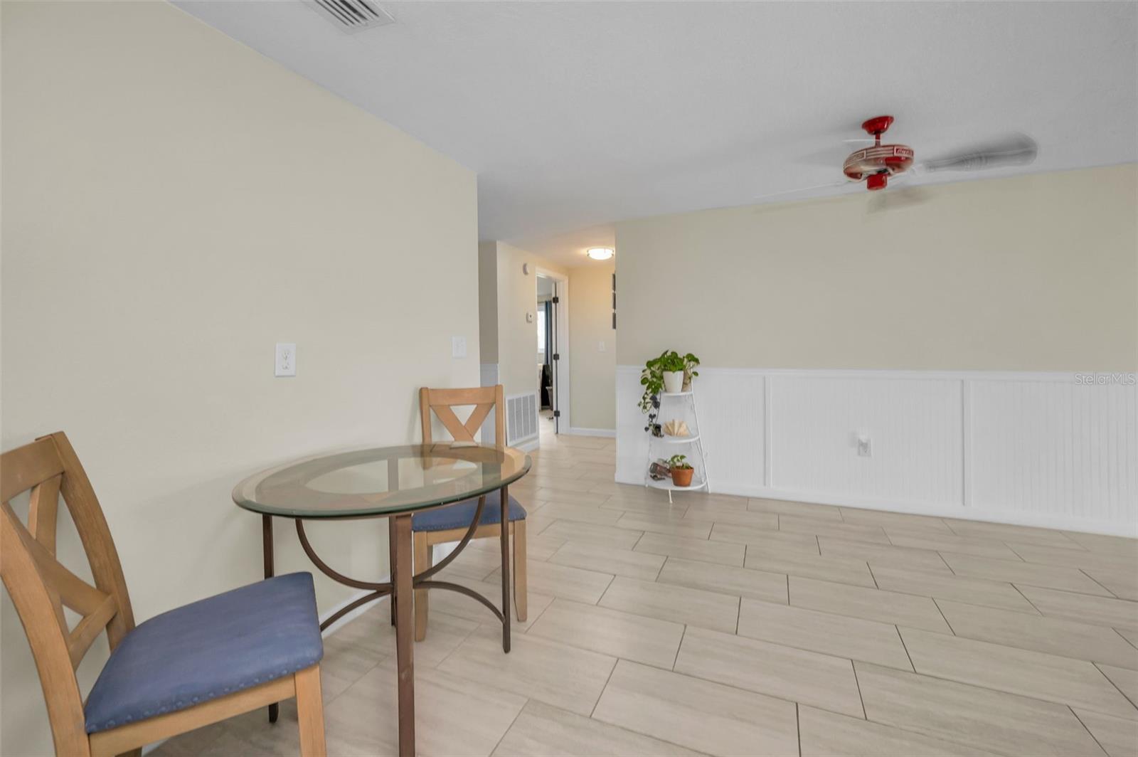 Image 11 of 37 For 5433 Bluepoint Drive