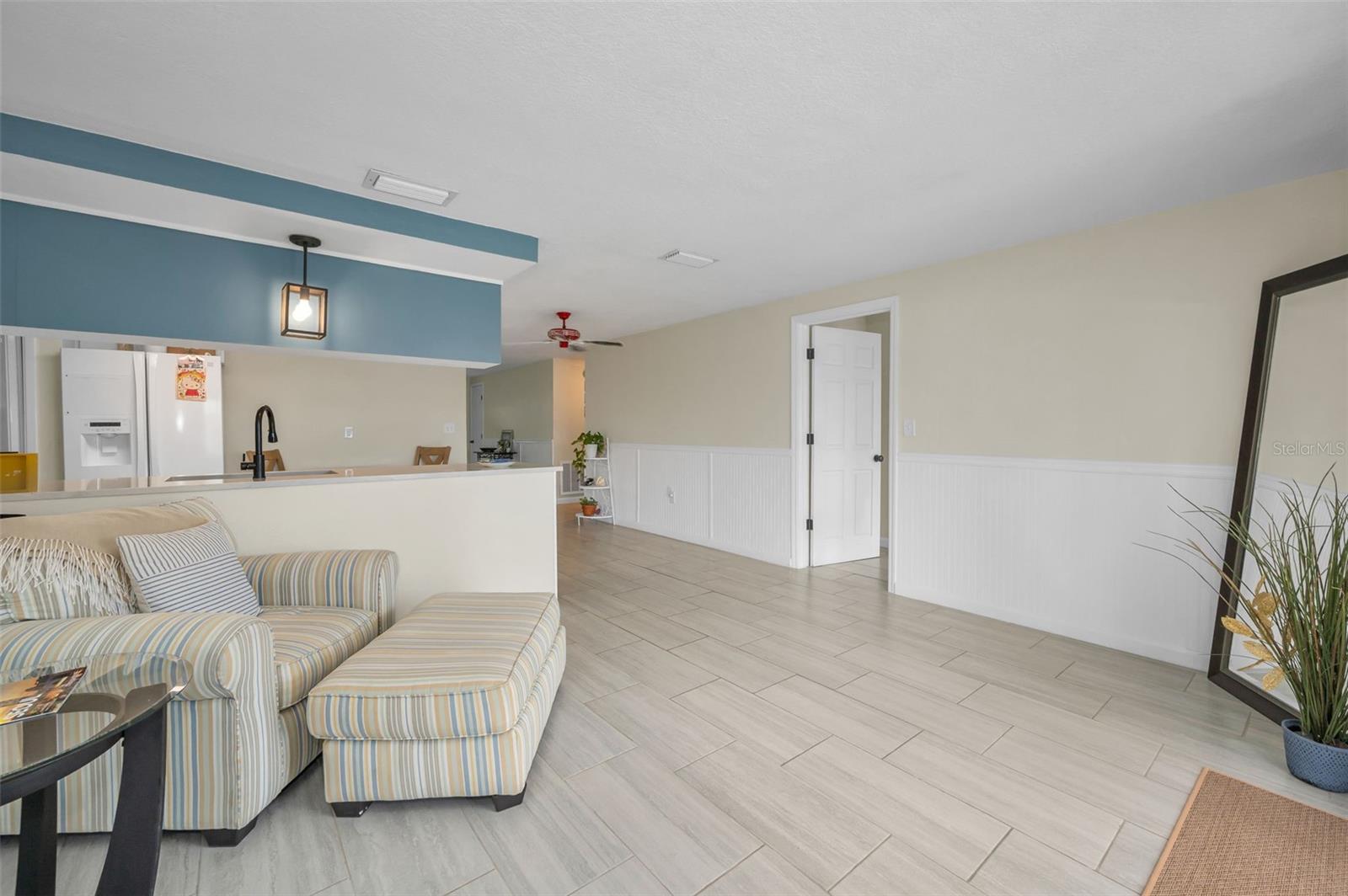 Image 14 of 37 For 5433 Bluepoint Drive