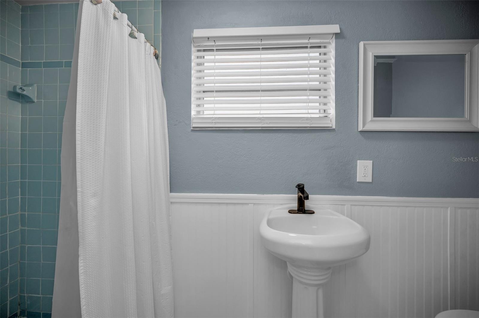 Image 24 of 37 For 5433 Bluepoint Drive