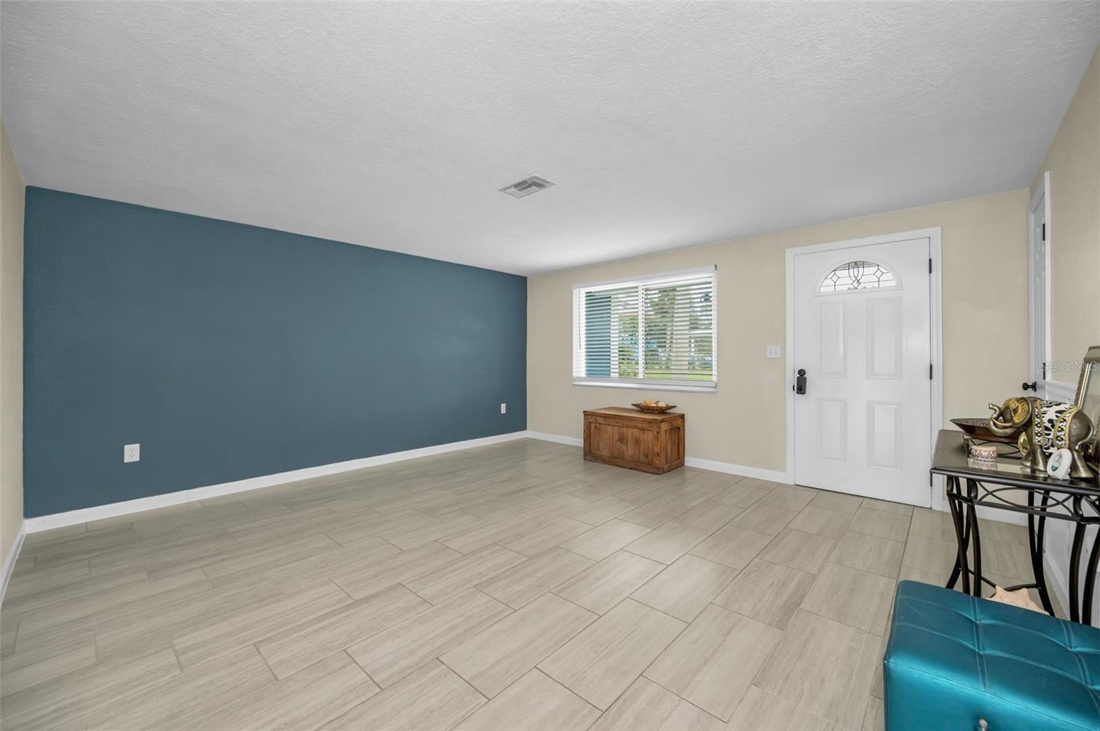 Image 5 of 37 For 5433 Bluepoint Drive