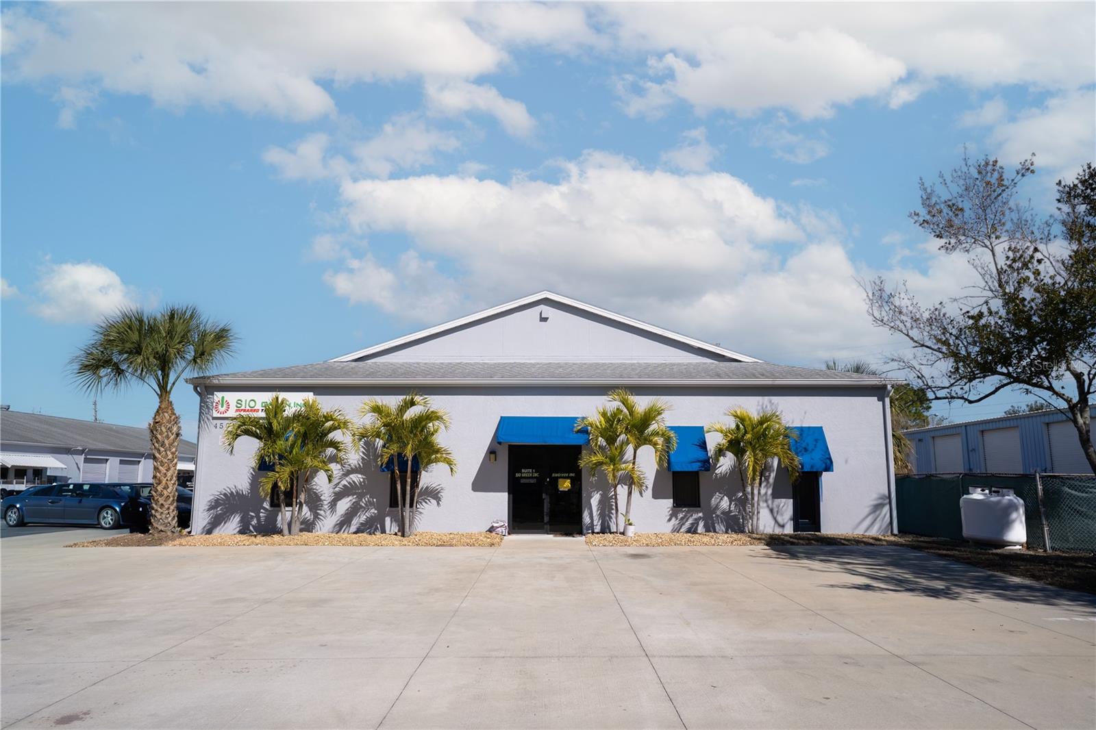 Listing photo id 1 for 4501 107 Circle N