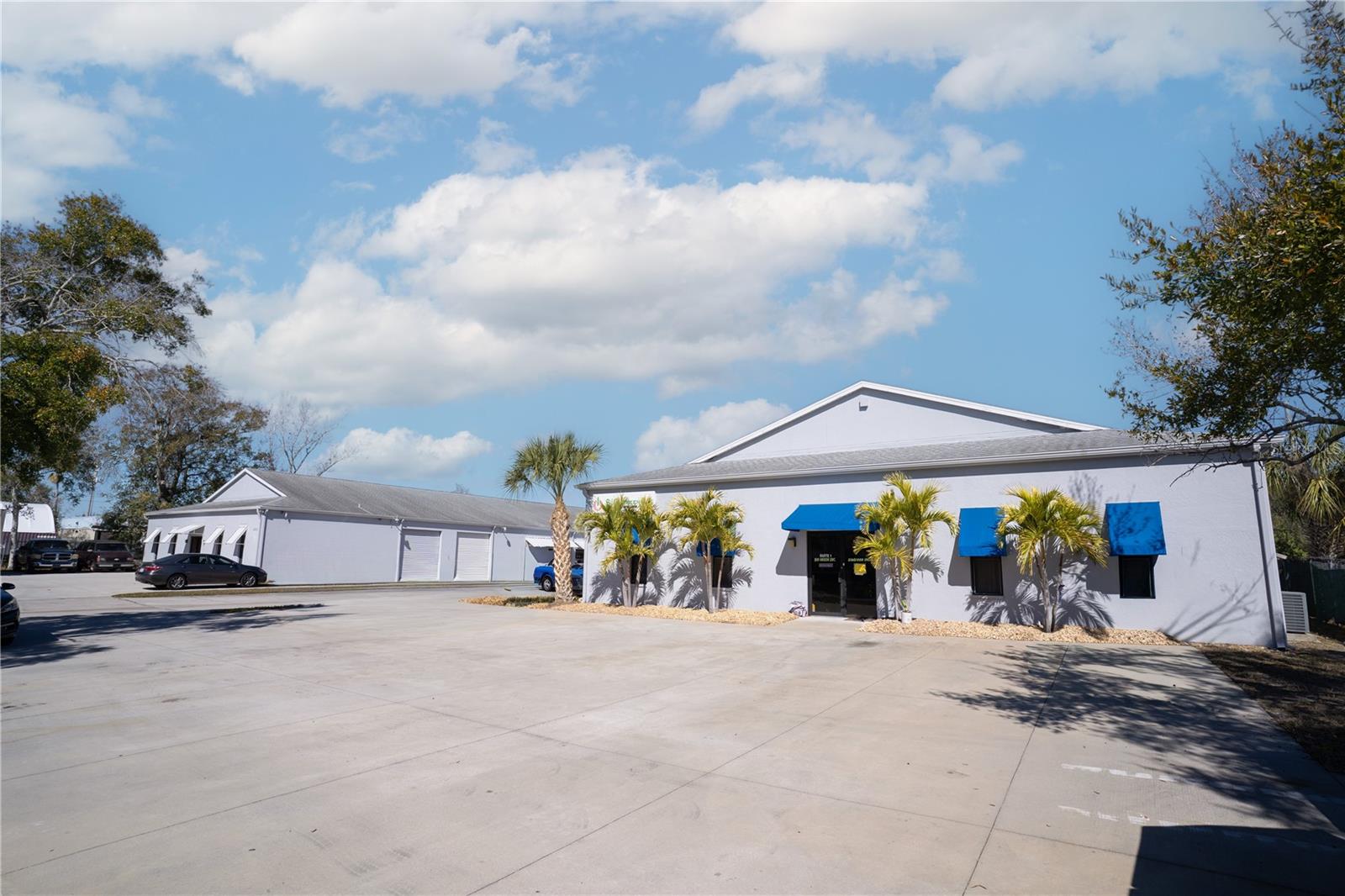 Listing photo id 2 for 4501 107 Circle N