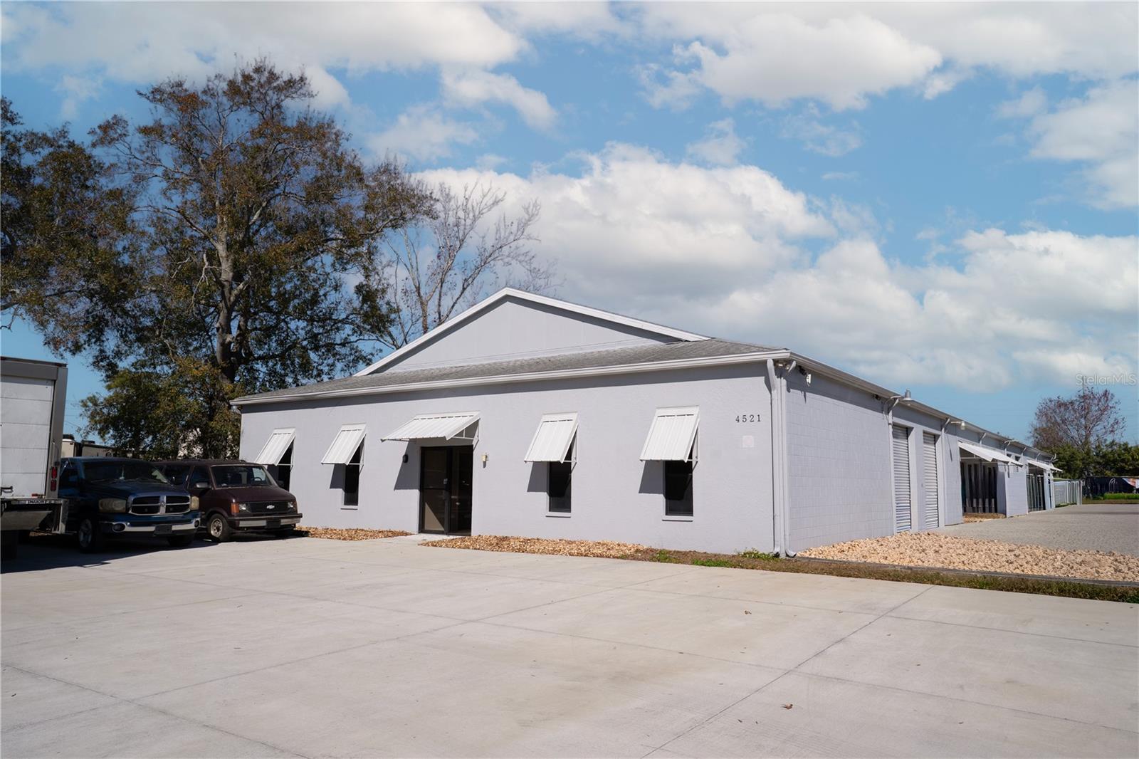 Listing photo id 3 for 4501 107 Circle N