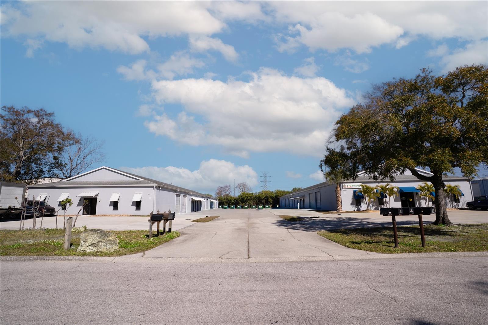 Listing photo id 4 for 4501 107 Circle N