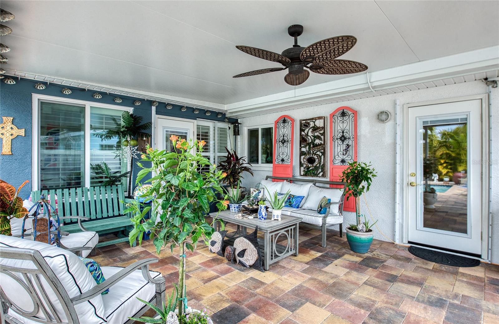 Listing photo id 9 for 621 77th Avenue