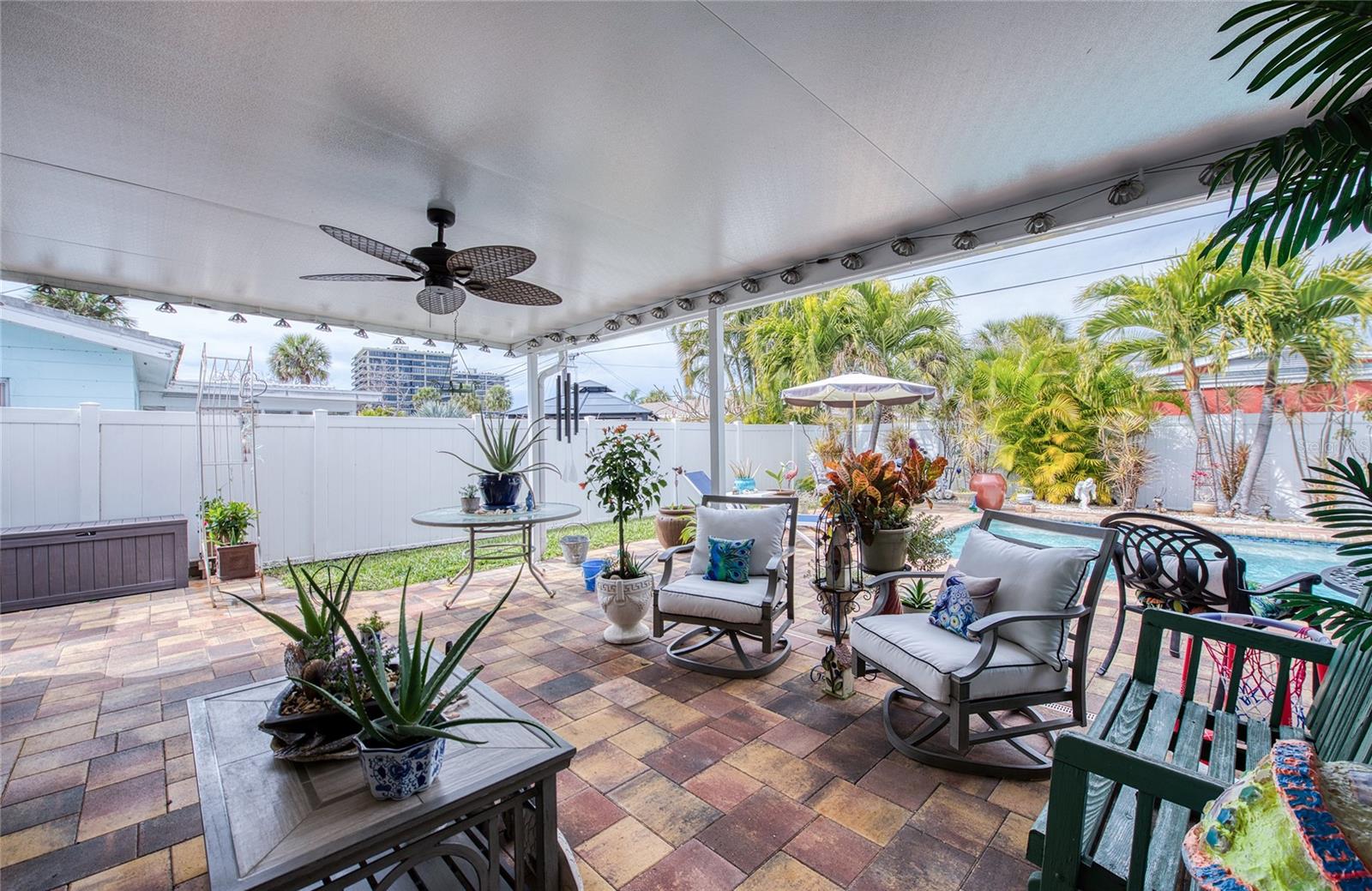 Listing photo id 11 for 621 77th Avenue